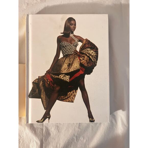 Vogue on Gianni Versace by Charlotte Sinclair. 2017 Hardcover - Picture 3 of 11